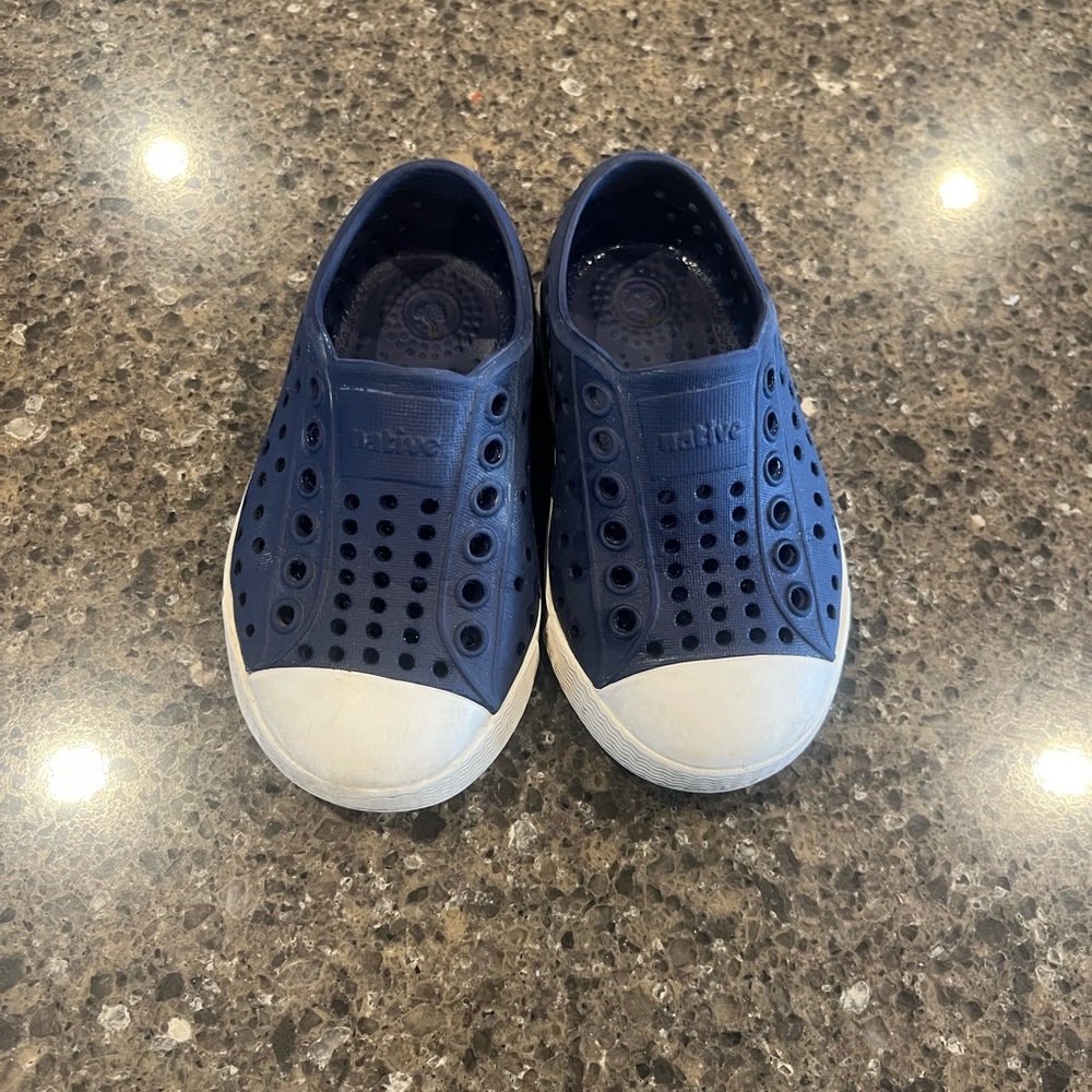 Native Jefferson toddler shoes size 5 (C5) Regatta Blue/Shell White (navy)